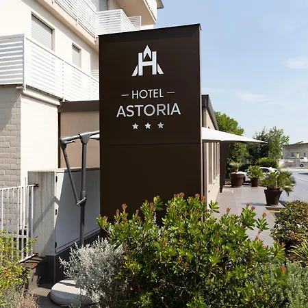 Отель Astoria 3*